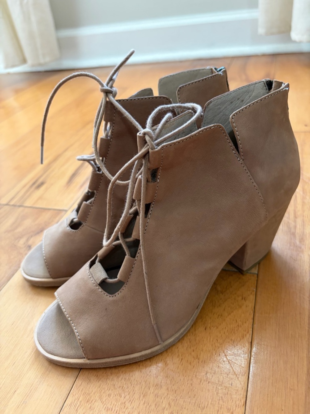 Eileen Fisher Size 8 Tan Leather Ghillie Lace Up Block Heel Peep Toe Sandals